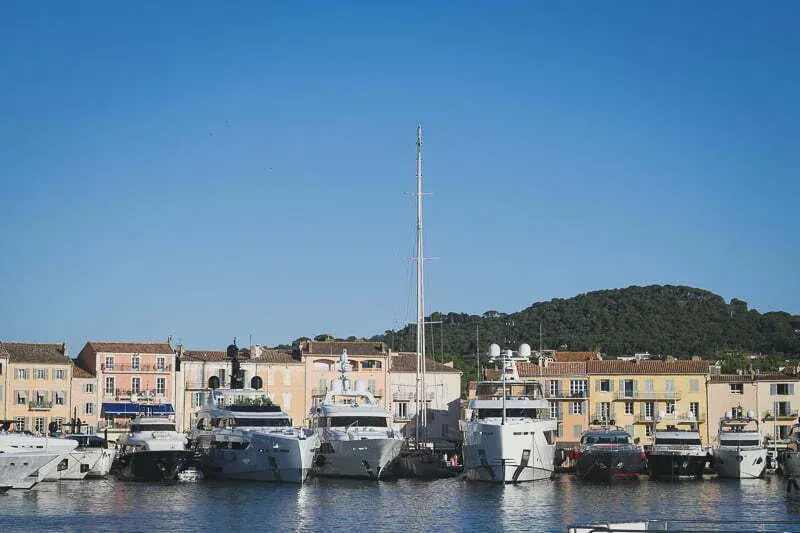 Où séjourner à Saint-Tropez : un guide des zones de villas